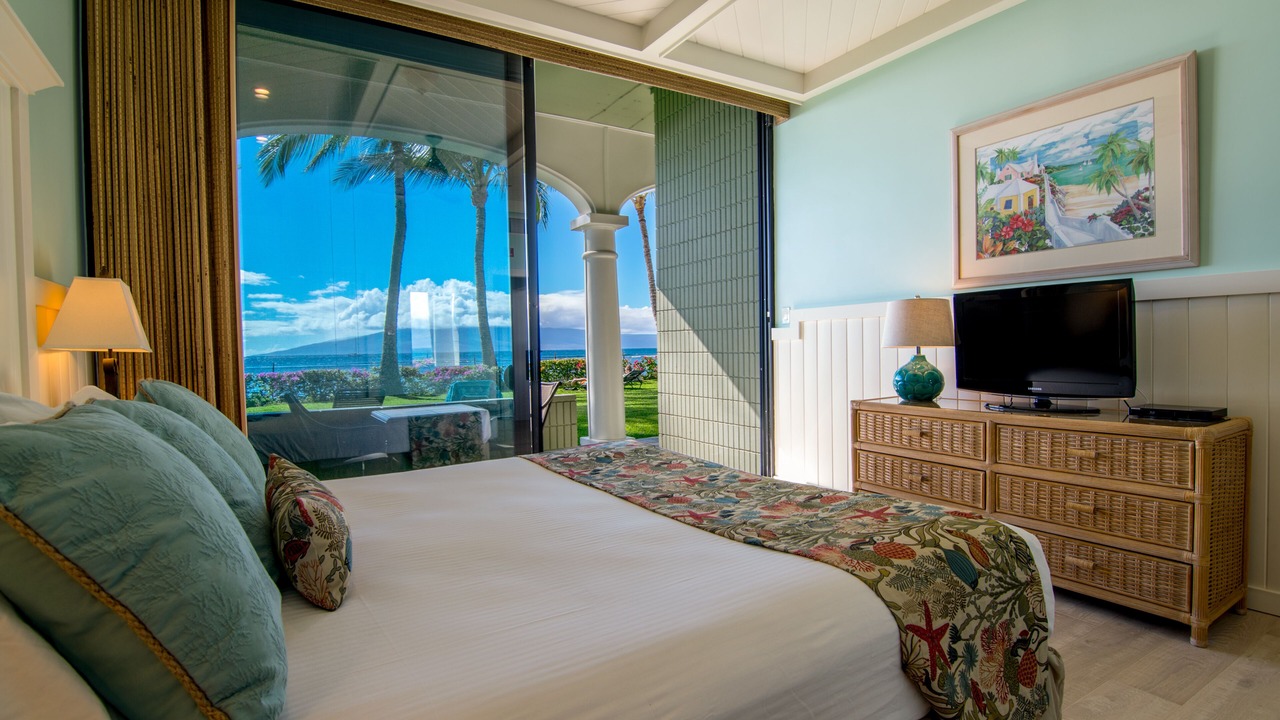 Photo of Bedroom in Historic Lahaina Front Street