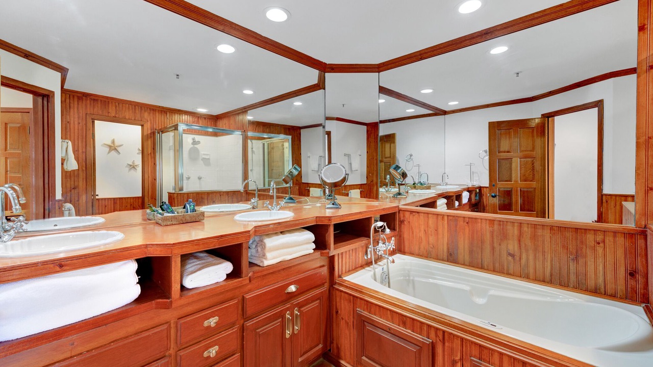 Photo of Bathroom in Avalon