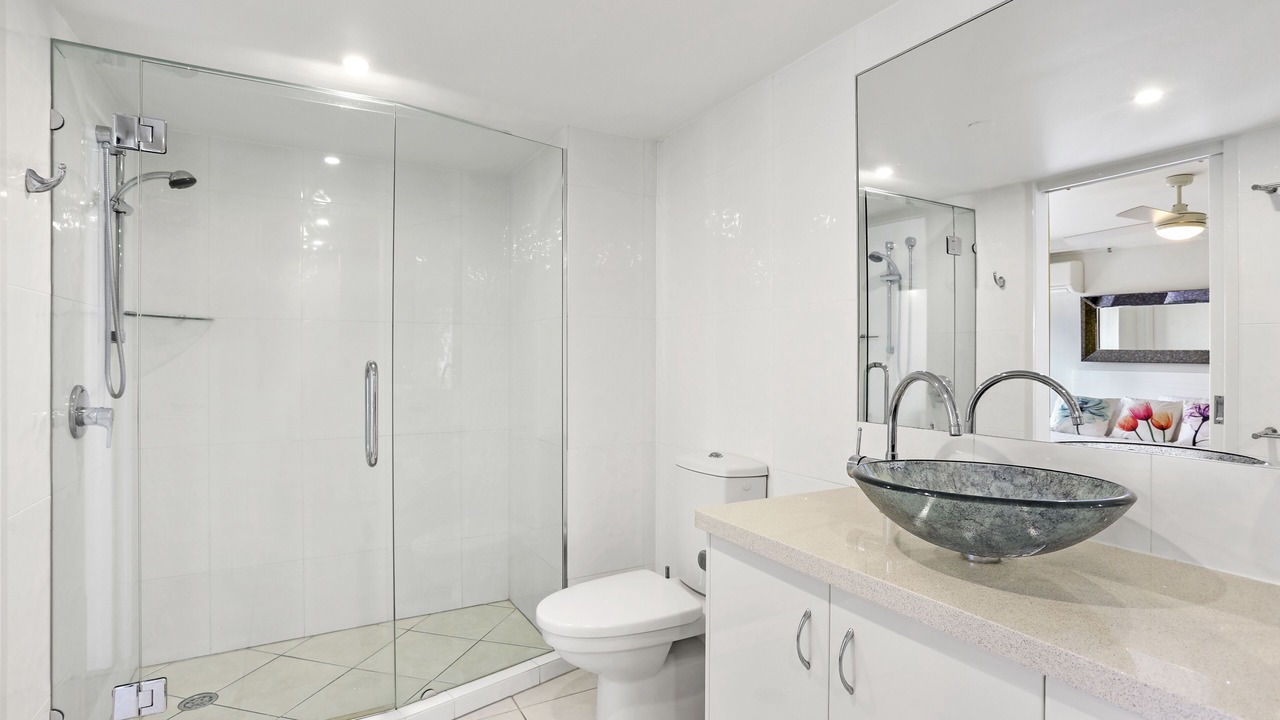 Photo of Bathroom in Main Beach