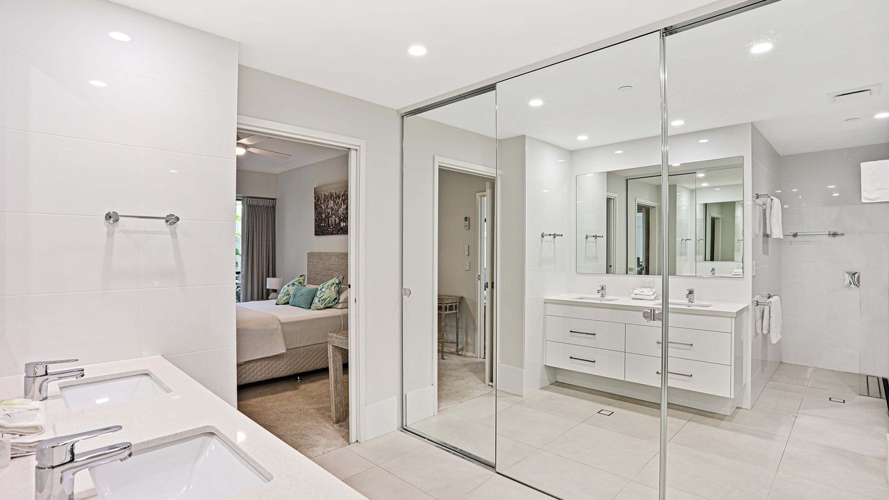 Photo of Bathroom in Main Beach