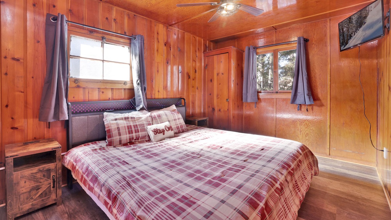 Photo of Bedroom in Big Bear Lake