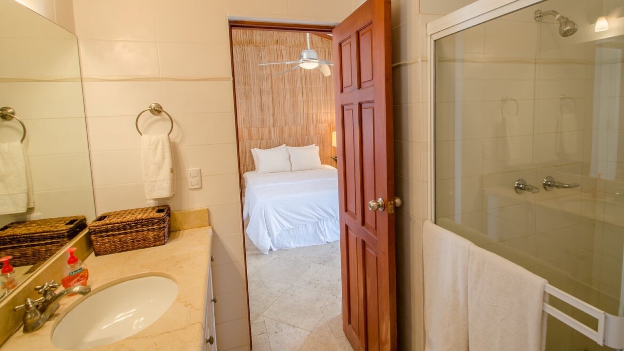 Photo of Bathroom in Guacalito de La Isla