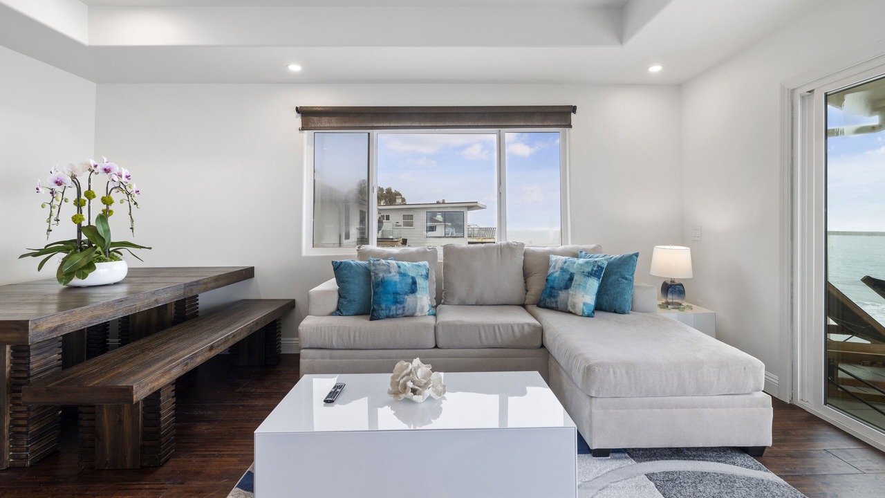 Photo of Livingroom in Central Malibu