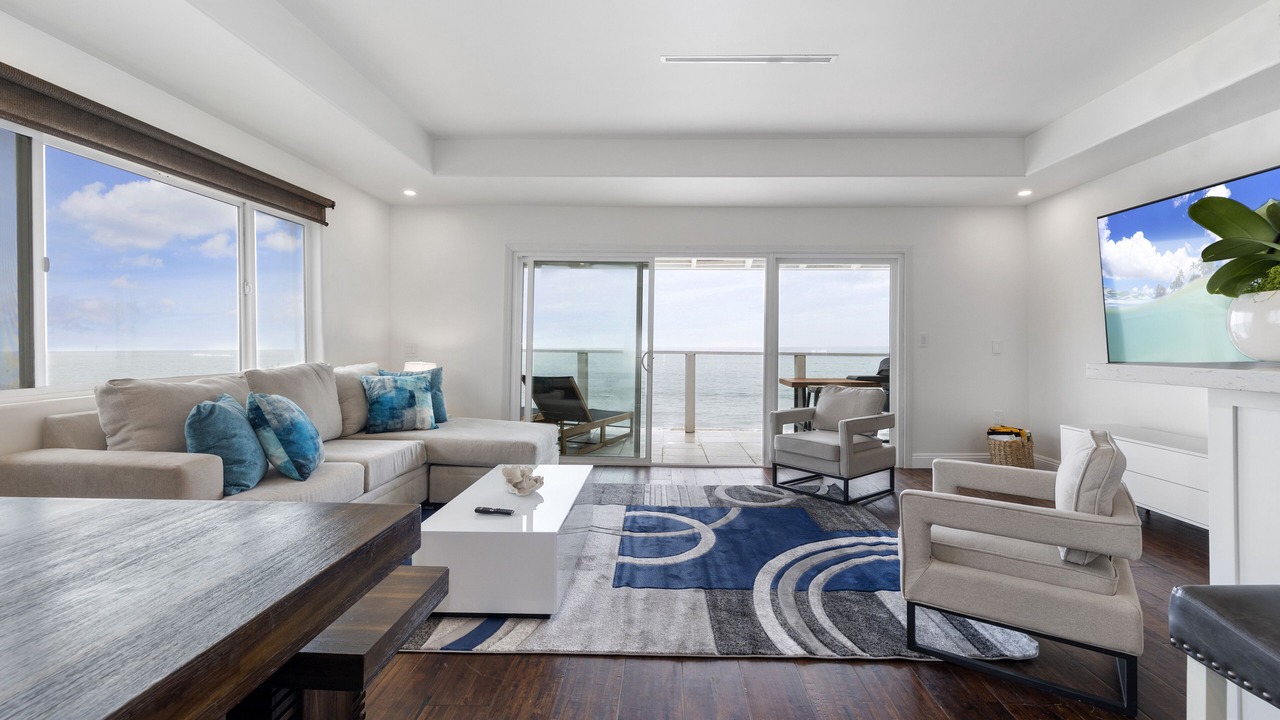 Photo of Livingroom in Central Malibu