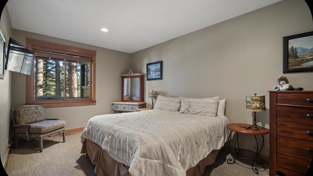 Photo of Bedroom in Mammoth Lakes