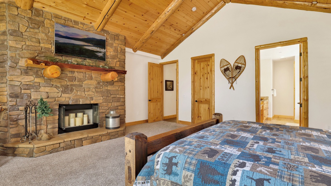 Photo of Bedroom in Evergreen Estates