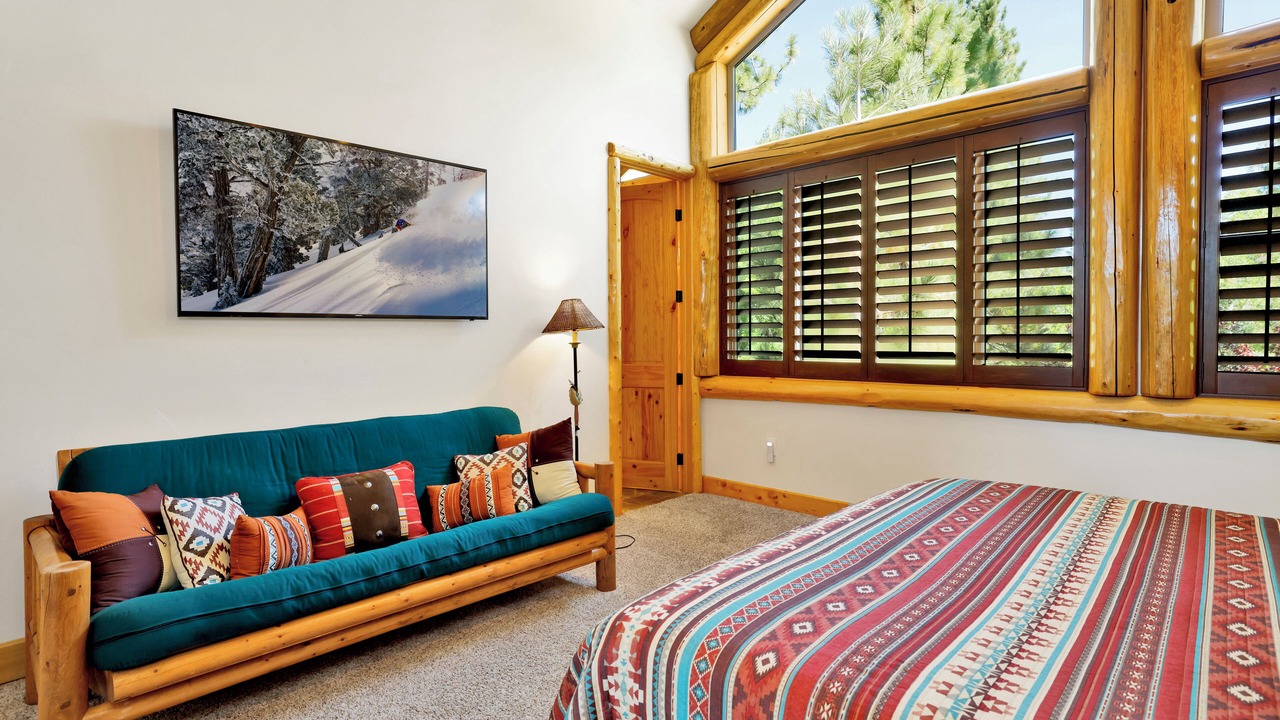 Photo of Bedroom in Evergreen Estates