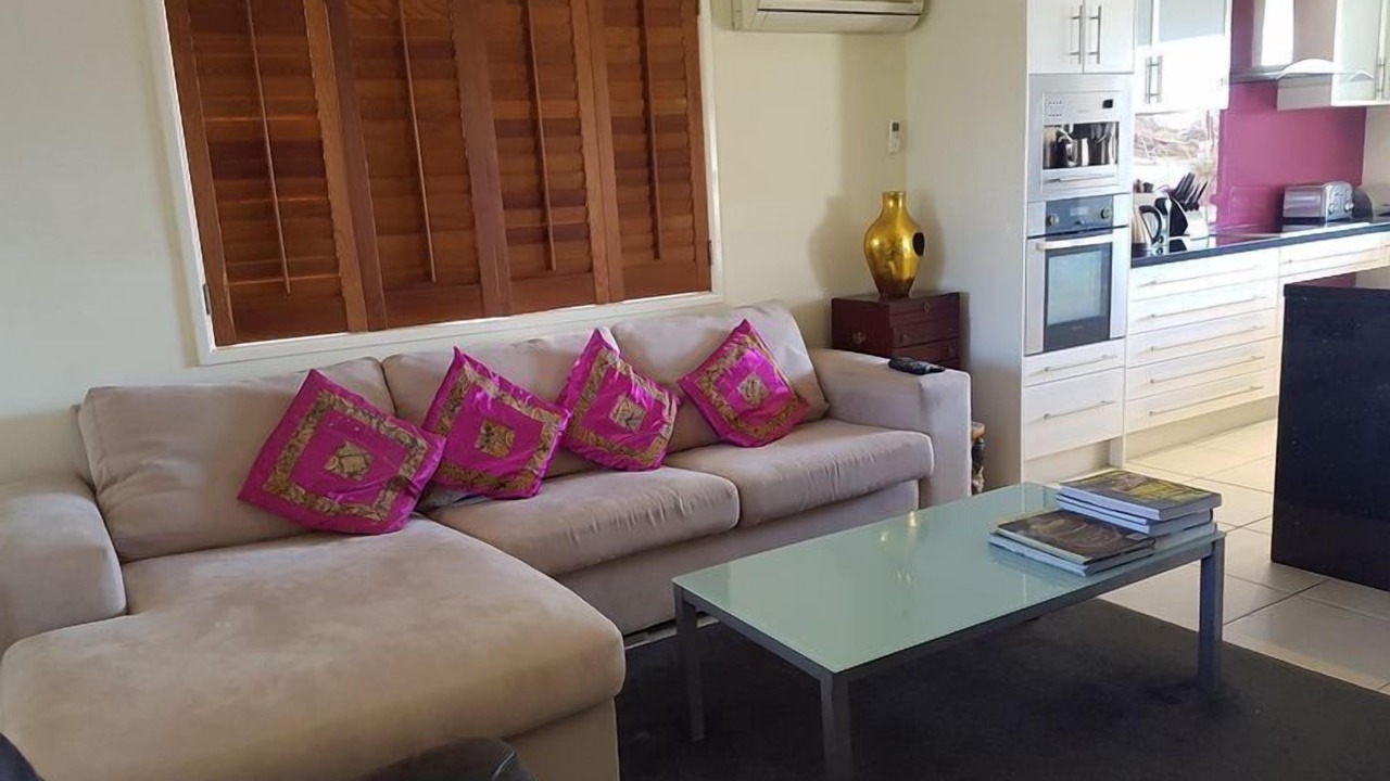 Photo of Livingroom in Broadbeach Waters
