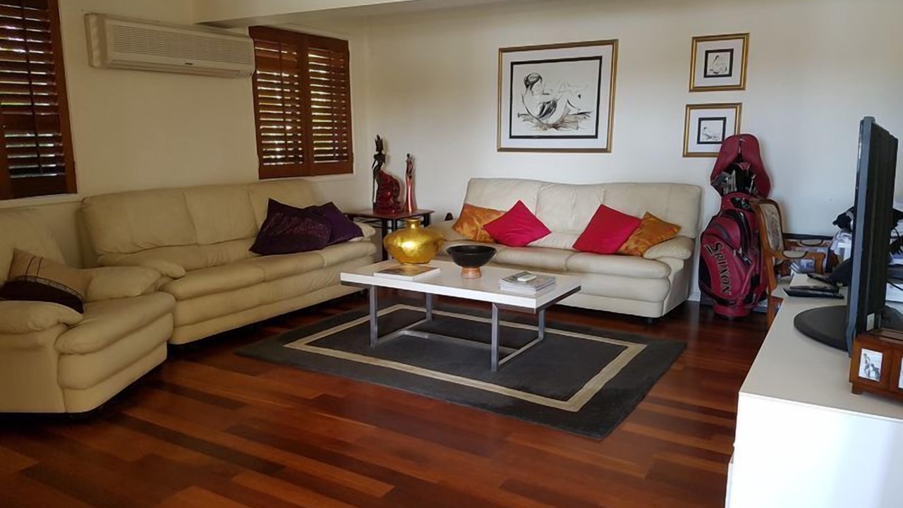 Photo of Livingroom in Broadbeach Waters