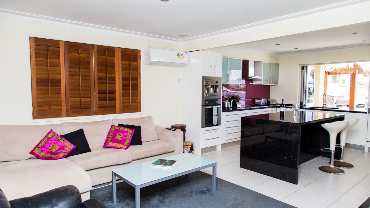 Photo of Livingroom in Broadbeach Waters