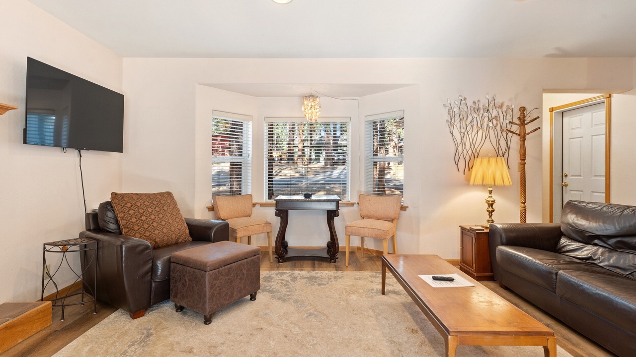Photo of Livingroom in Pioneer Trail
