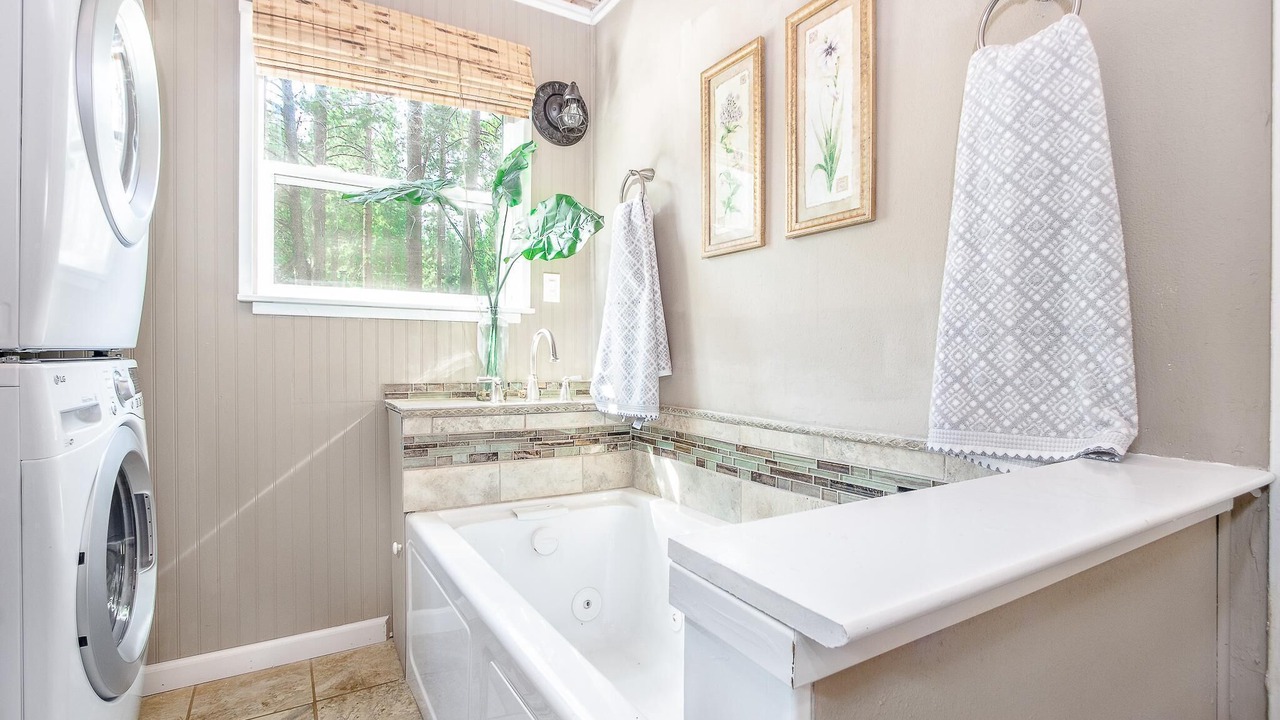 Photo of Bathroom in Pioneer Trail