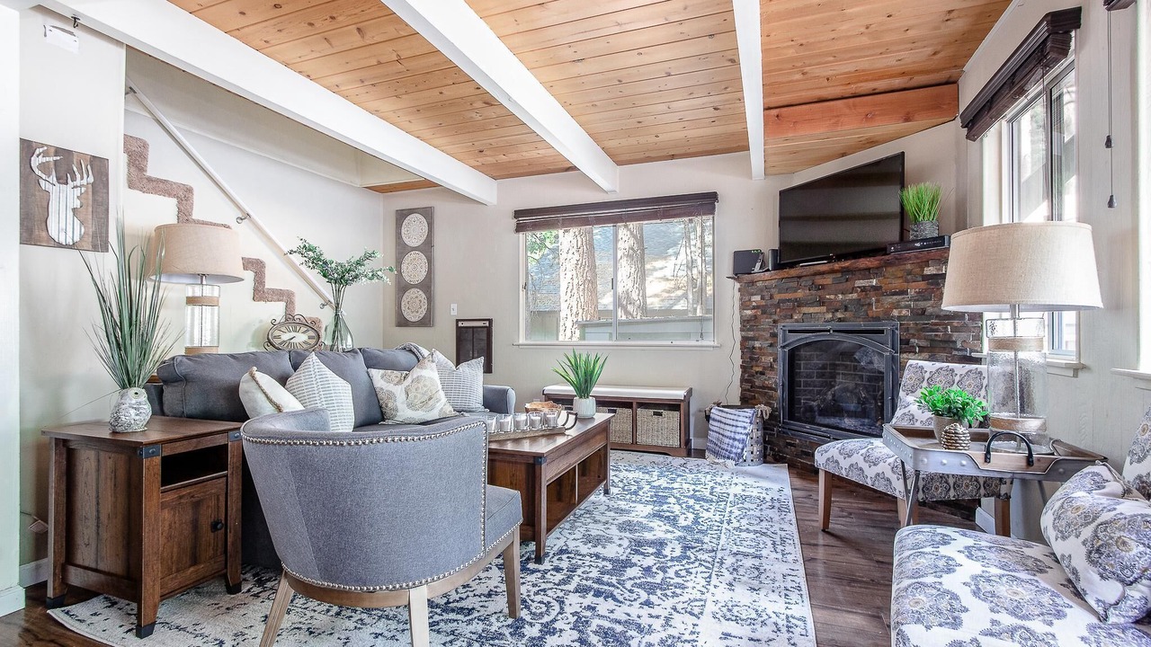 Photo of Livingroom in Pioneer Trail