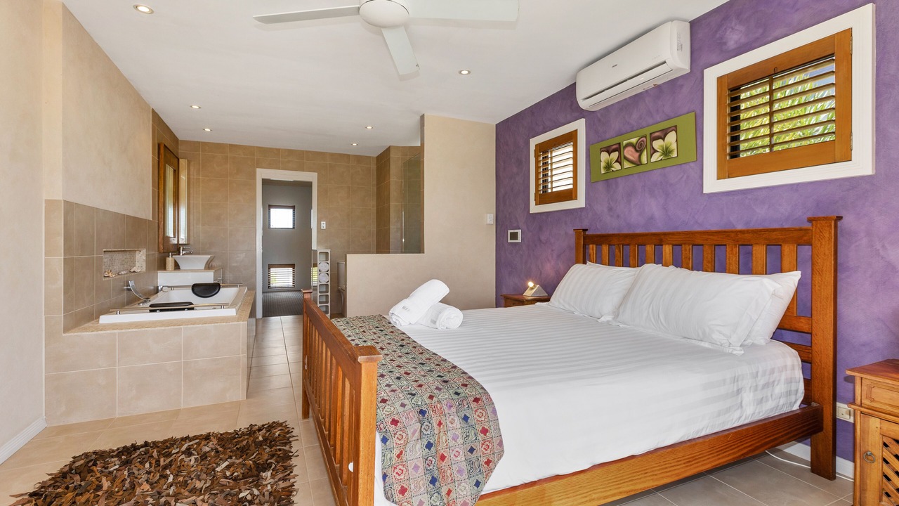 Photo of Bedroom in Mermaid Beach