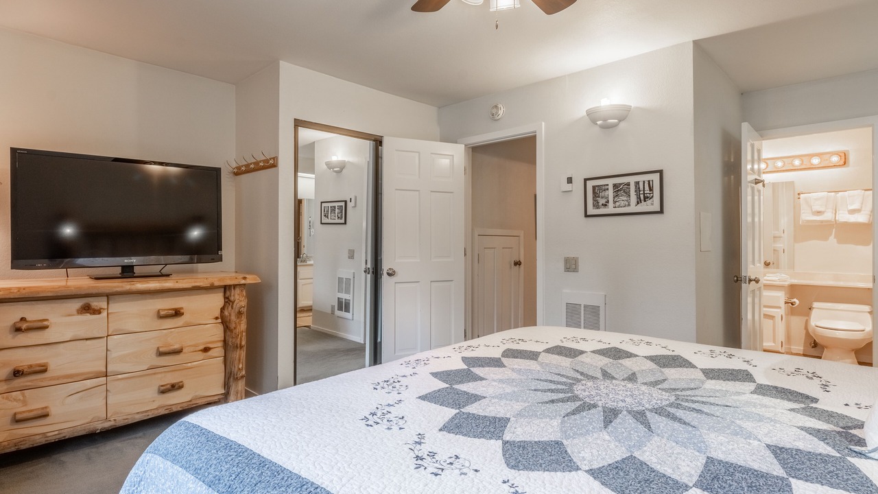 Photo of Bedroom in Mammoth Lakes