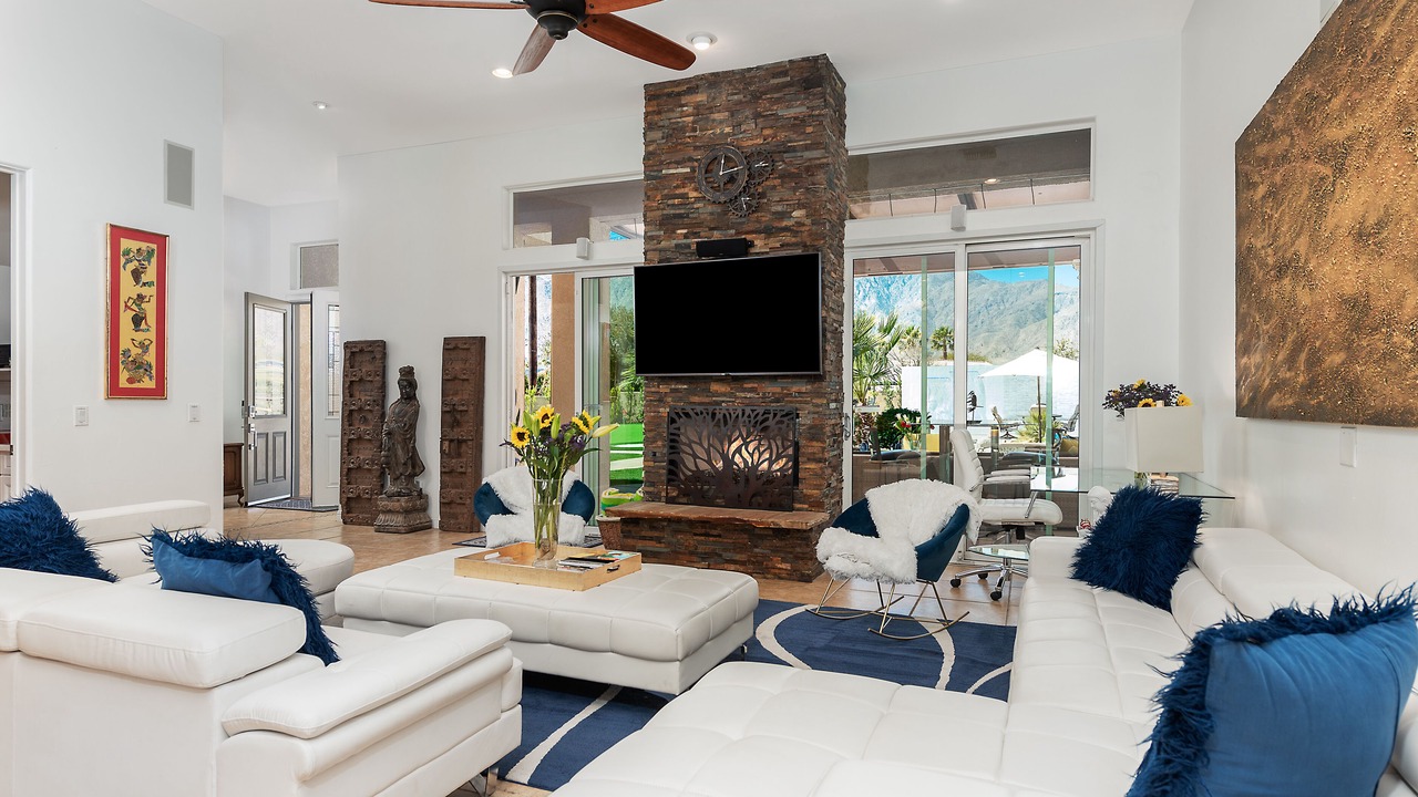 Photo of Livingroom in Racquet Club South