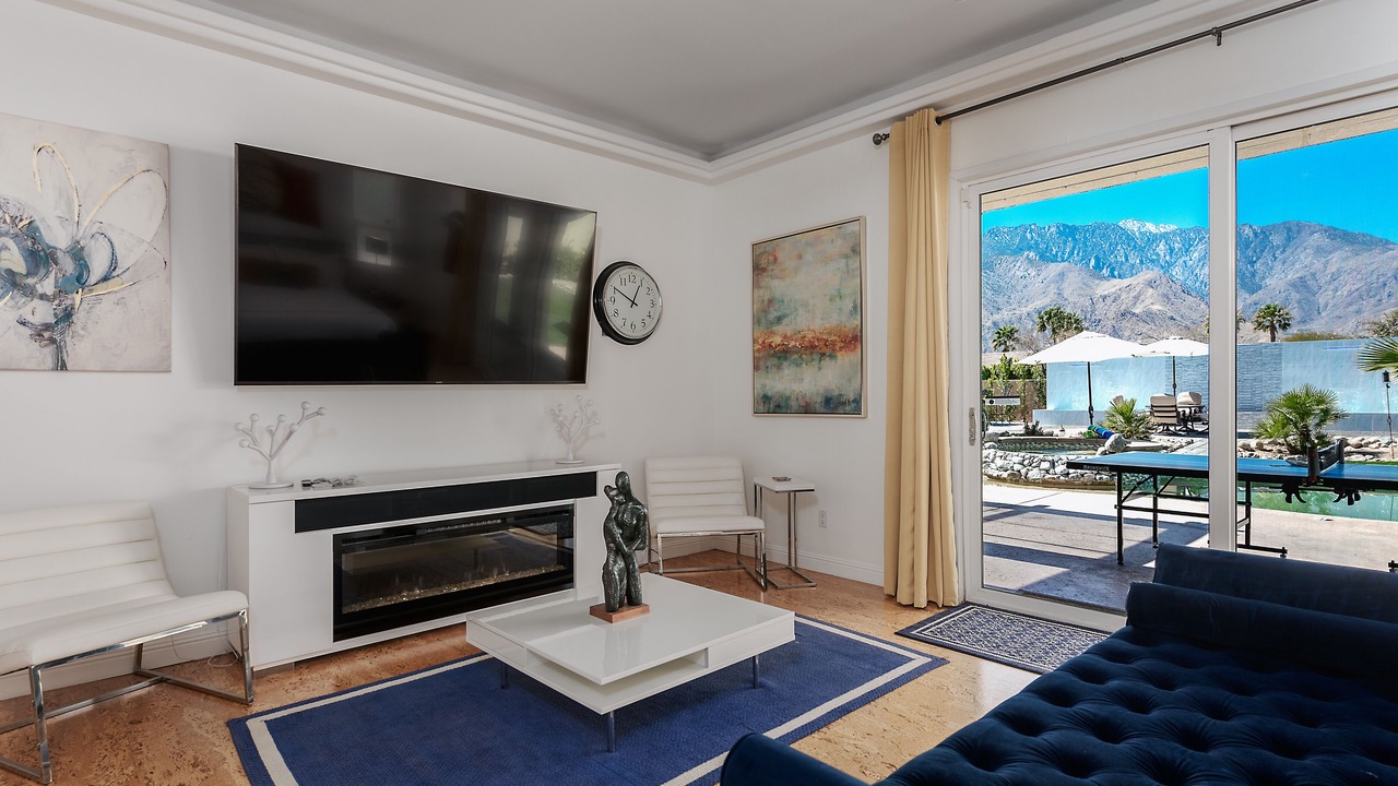 Photo of Livingroom in Racquet Club South