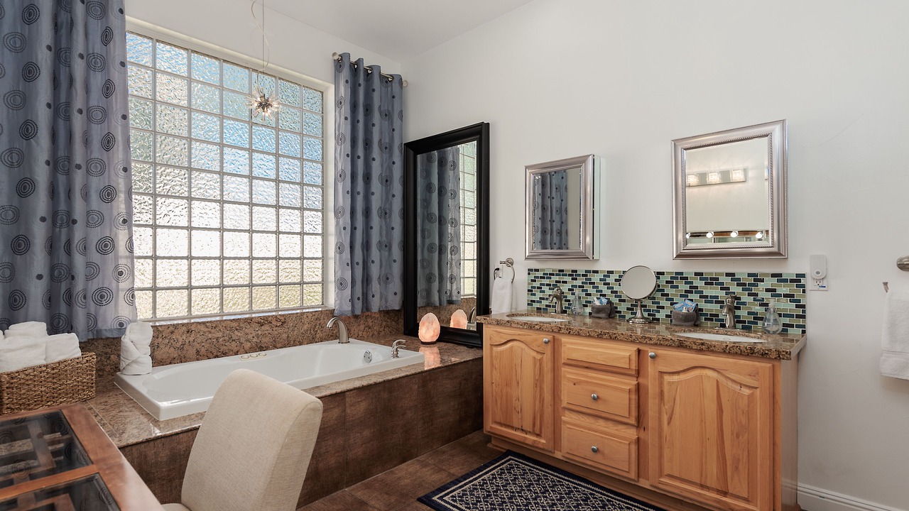 Photo of Bathroom in Racquet Club South