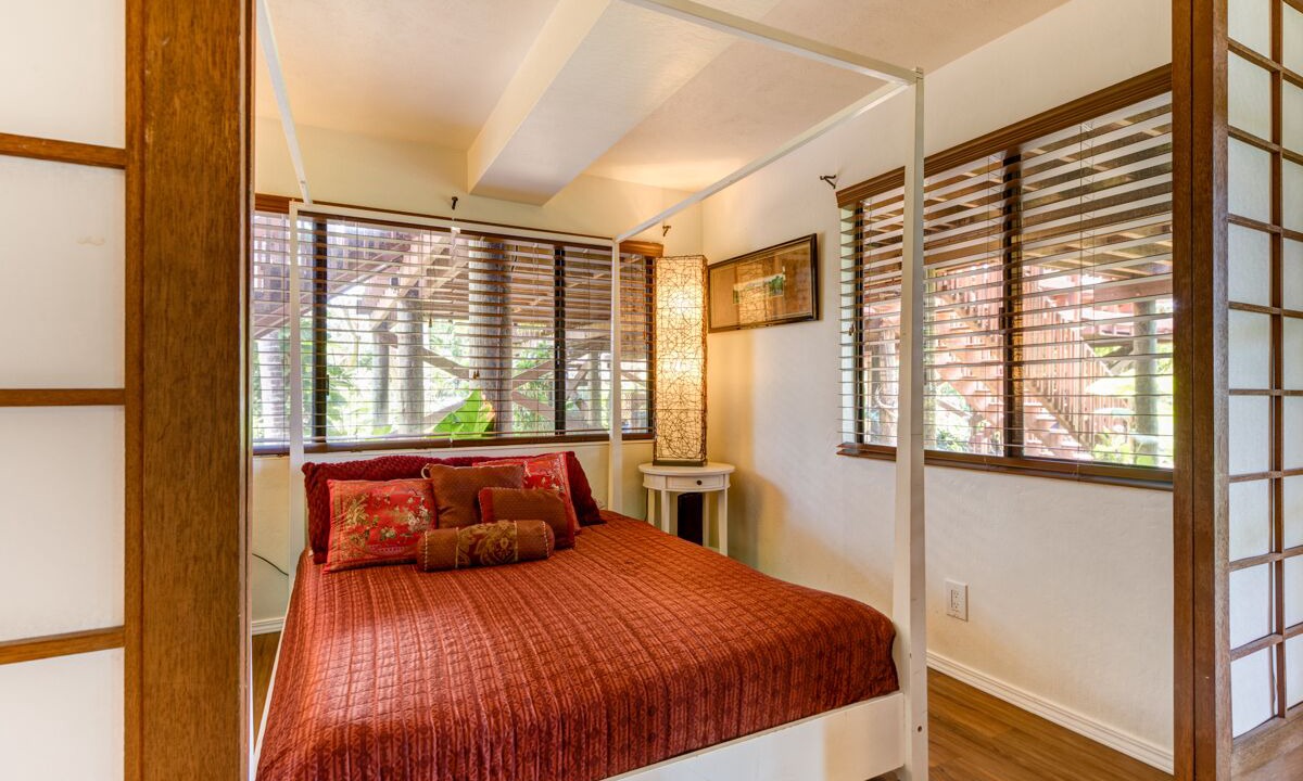 Photo of Bedroom in Mokuleia