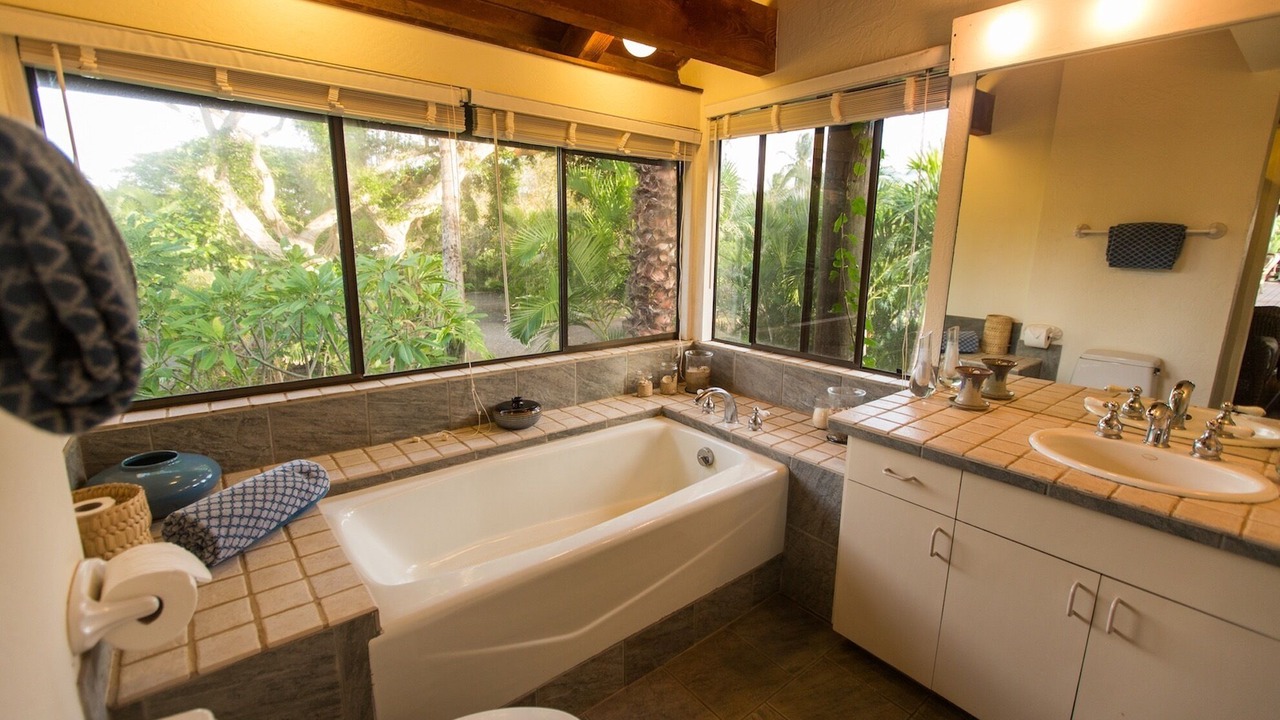 Photo of Bathroom in Mokuleia