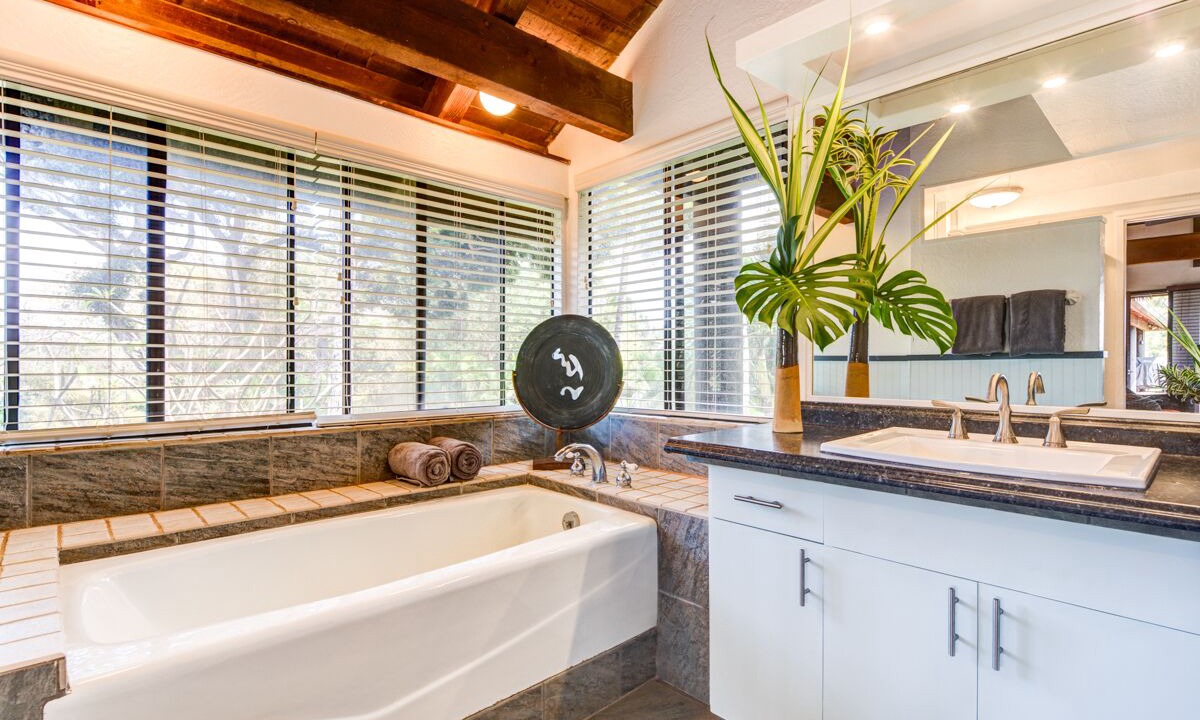 Photo of Bathroom in Mokuleia