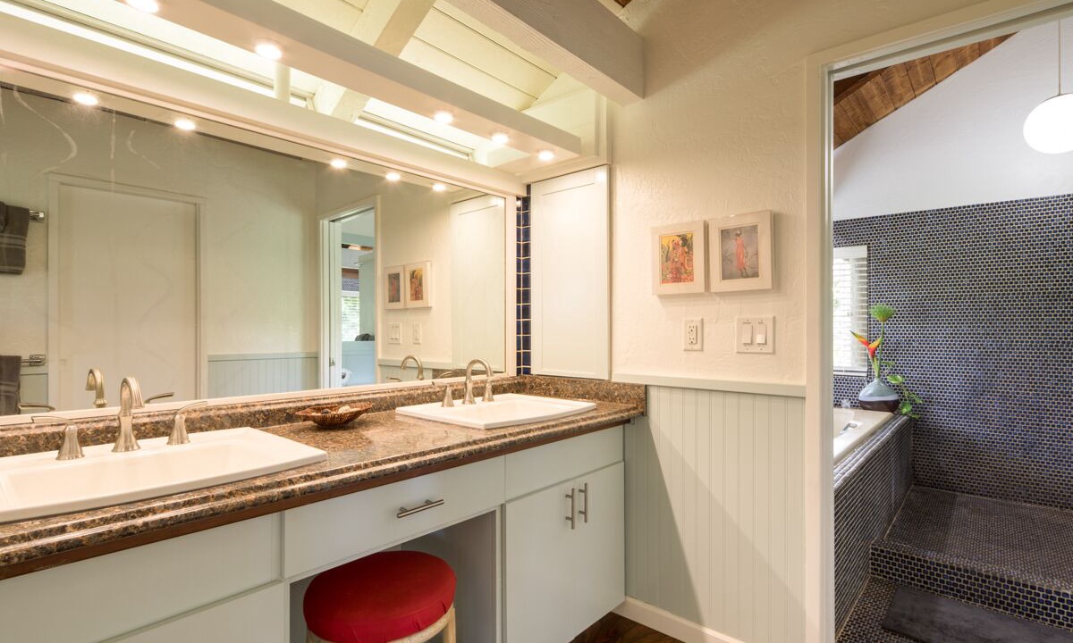 Photo of Bathroom in Mokuleia