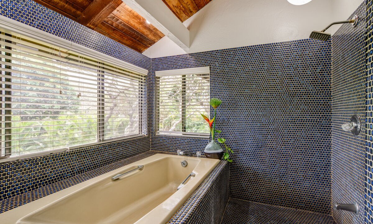 Photo of Bathroom in Mokuleia