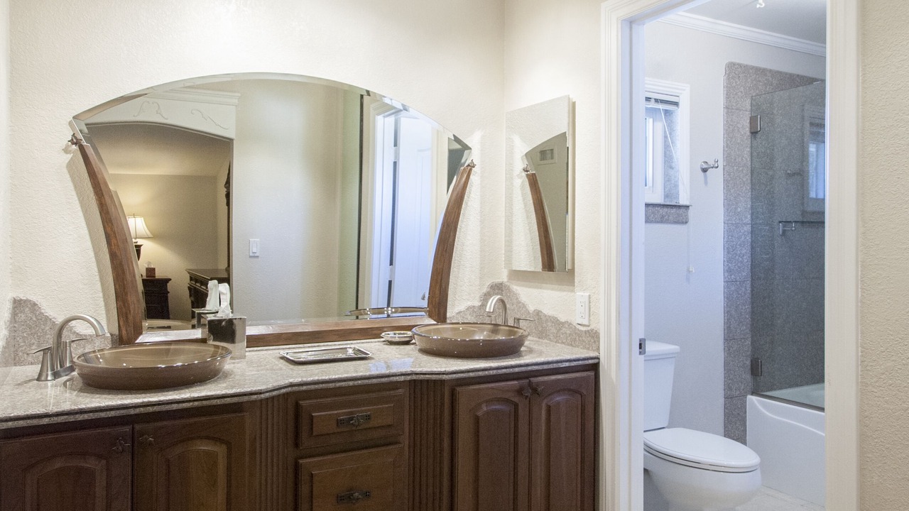 Photo of Bathroom in Canyon Gate