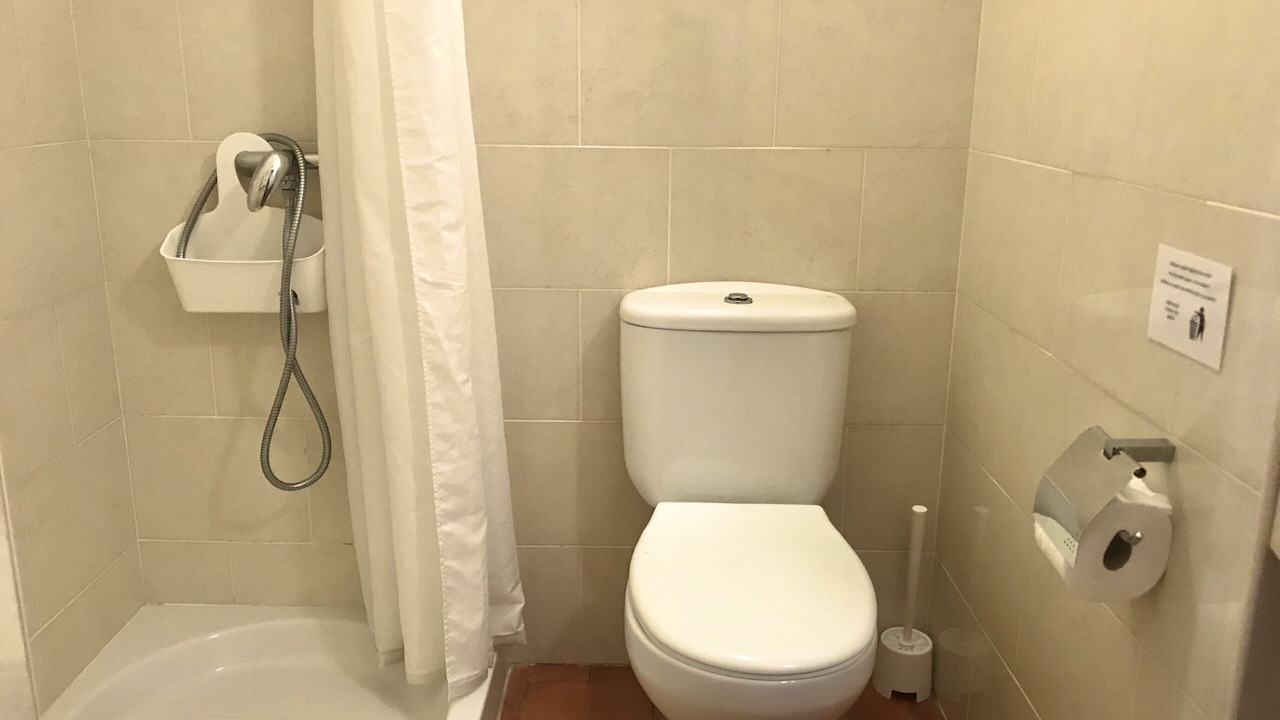 Photo of Bathroom in Costa de Caparica