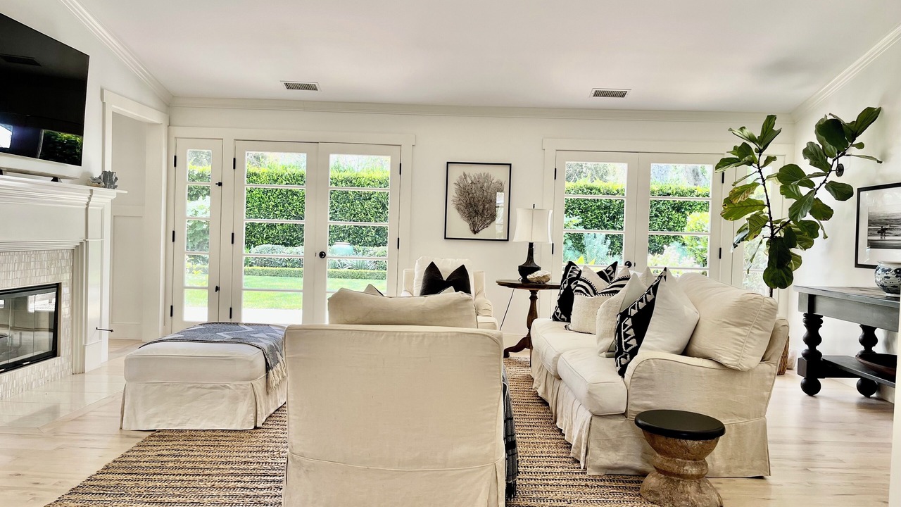 Photo of Livingroom in Western Malibu