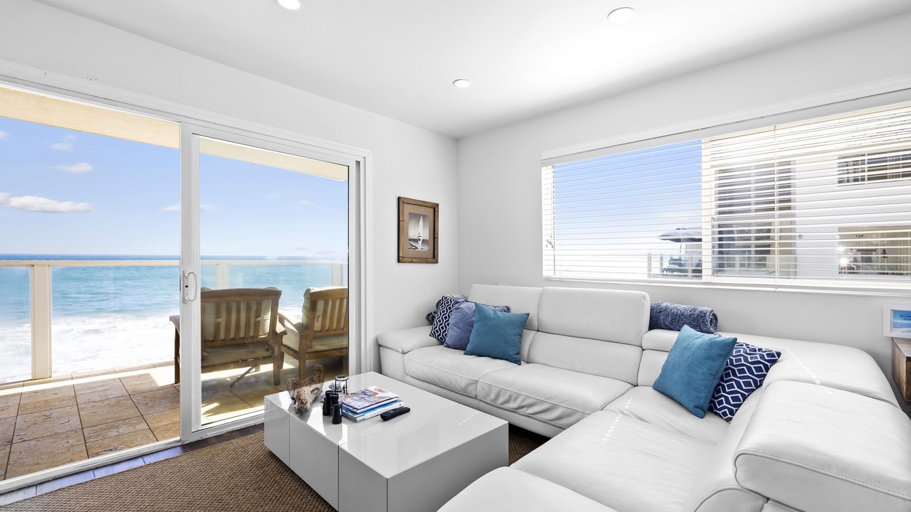 Photo of Livingroom in Central Malibu