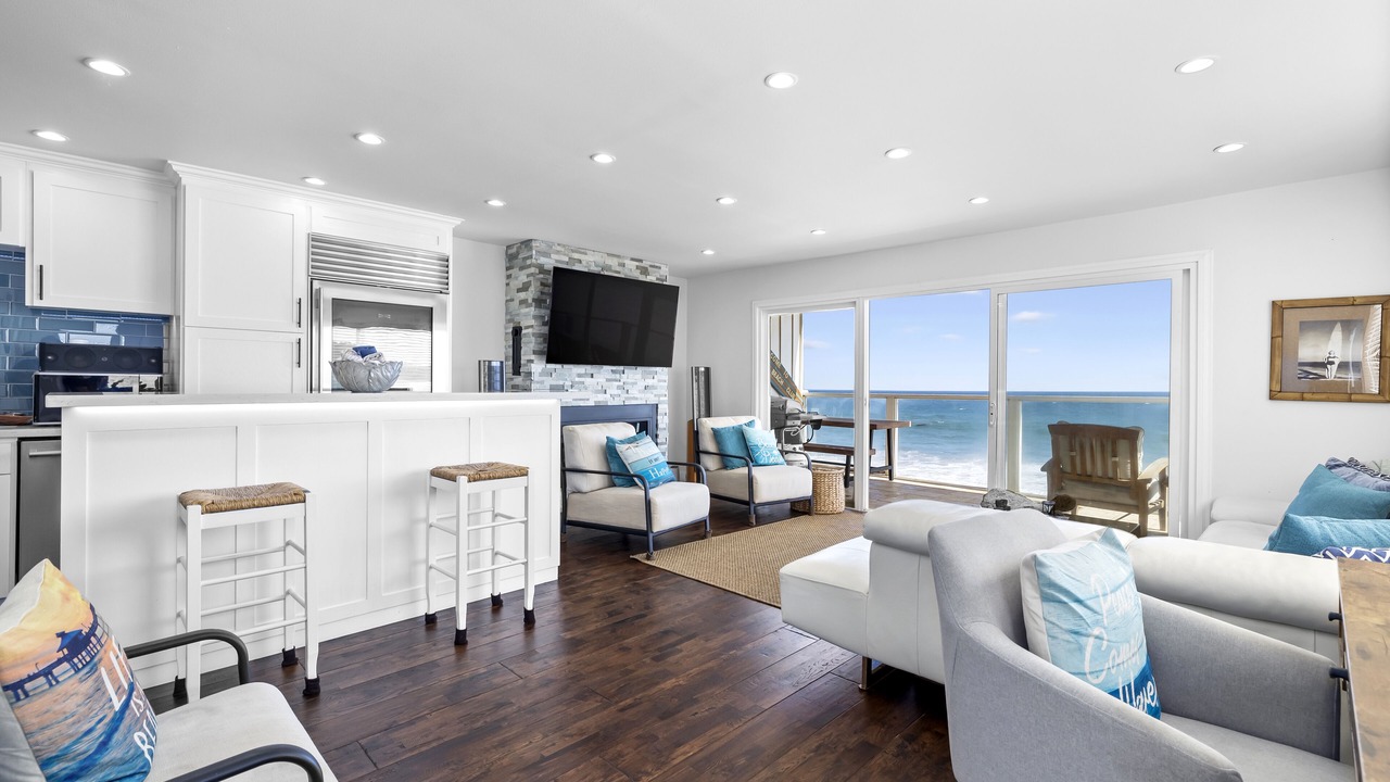 Photo of Livingroom in Central Malibu