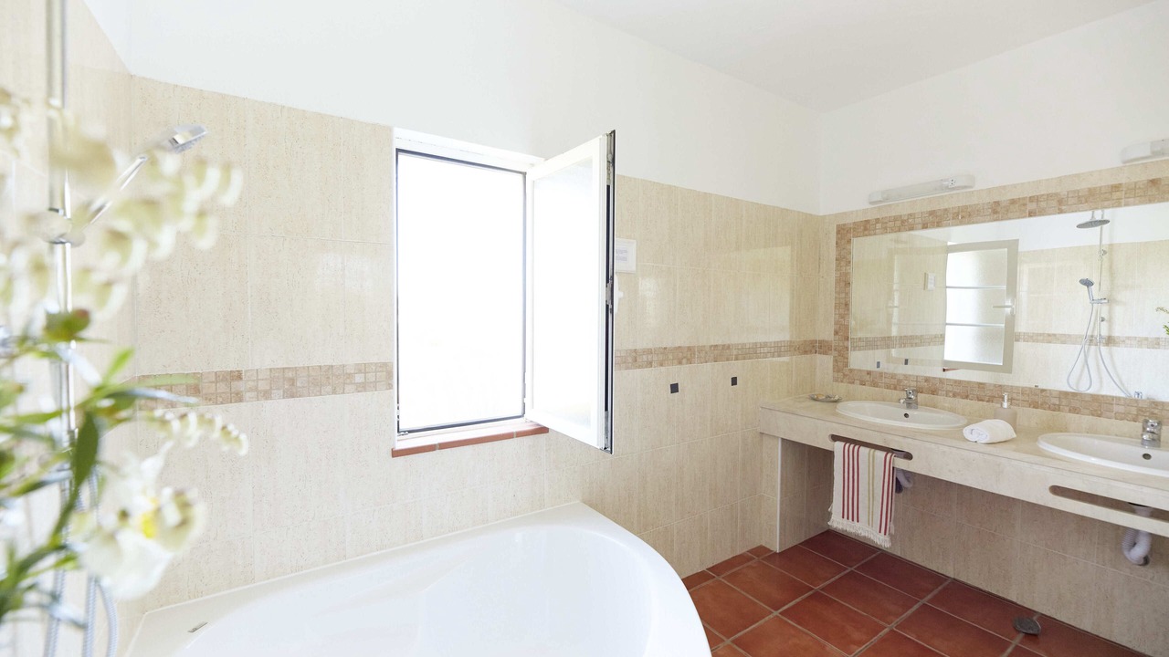 Photo of Bathroom in Aljezur