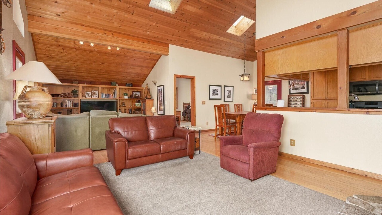 Photo of Livingroom in Yosemite West