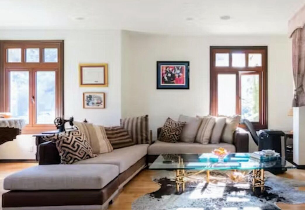 Photo of Livingroom in Central Malibu