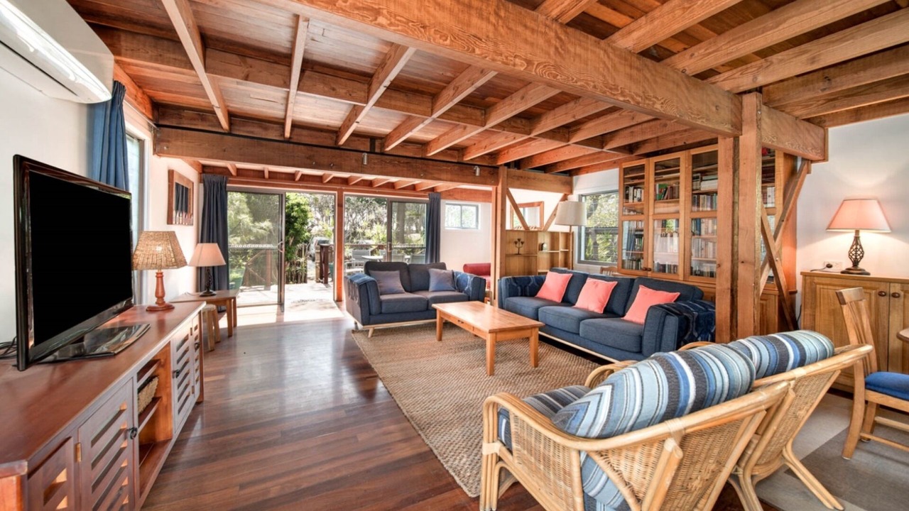 Photo of Livingroom in South Golden Beach