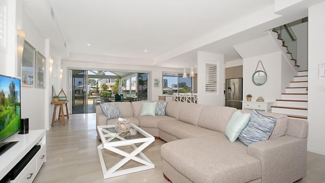 Photo of Livingroom in Broadbeach Waters