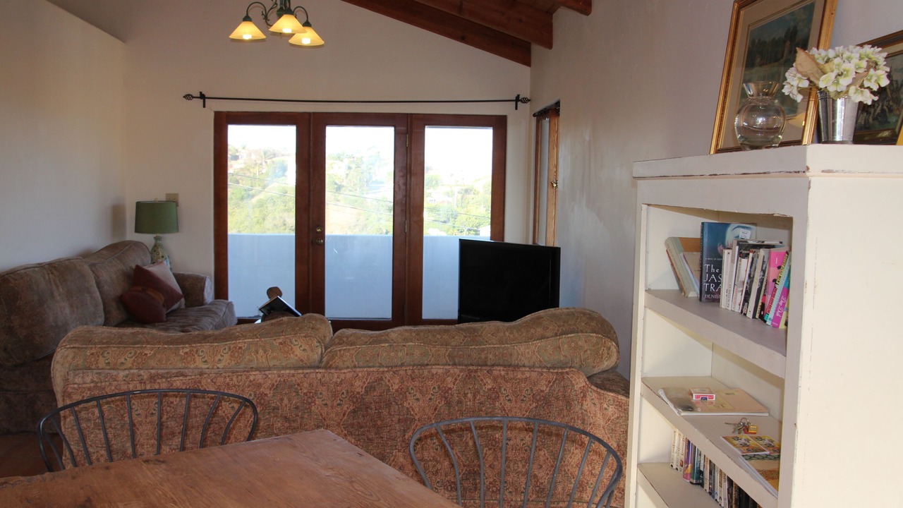 Photo of Livingroom in Central Malibu