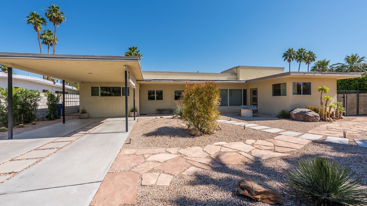 Photo of Patio Balcony in Tahquitz River Estates