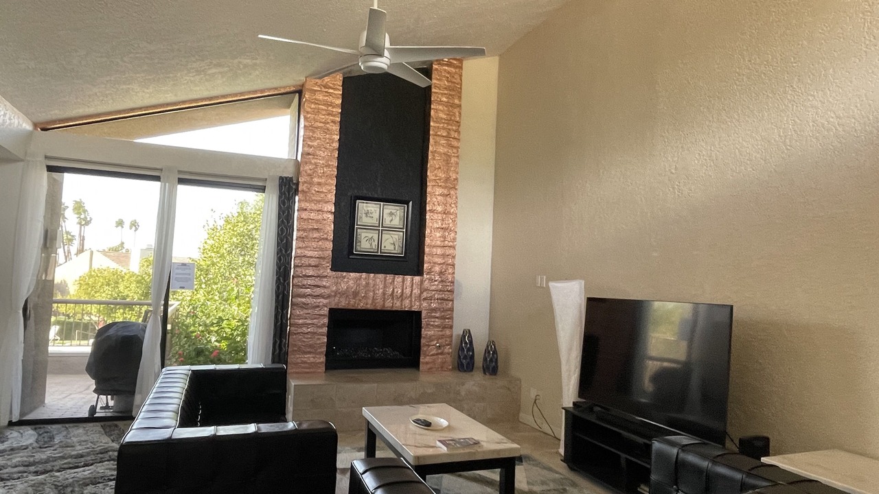 Photo of Livingroom in Palm Desert