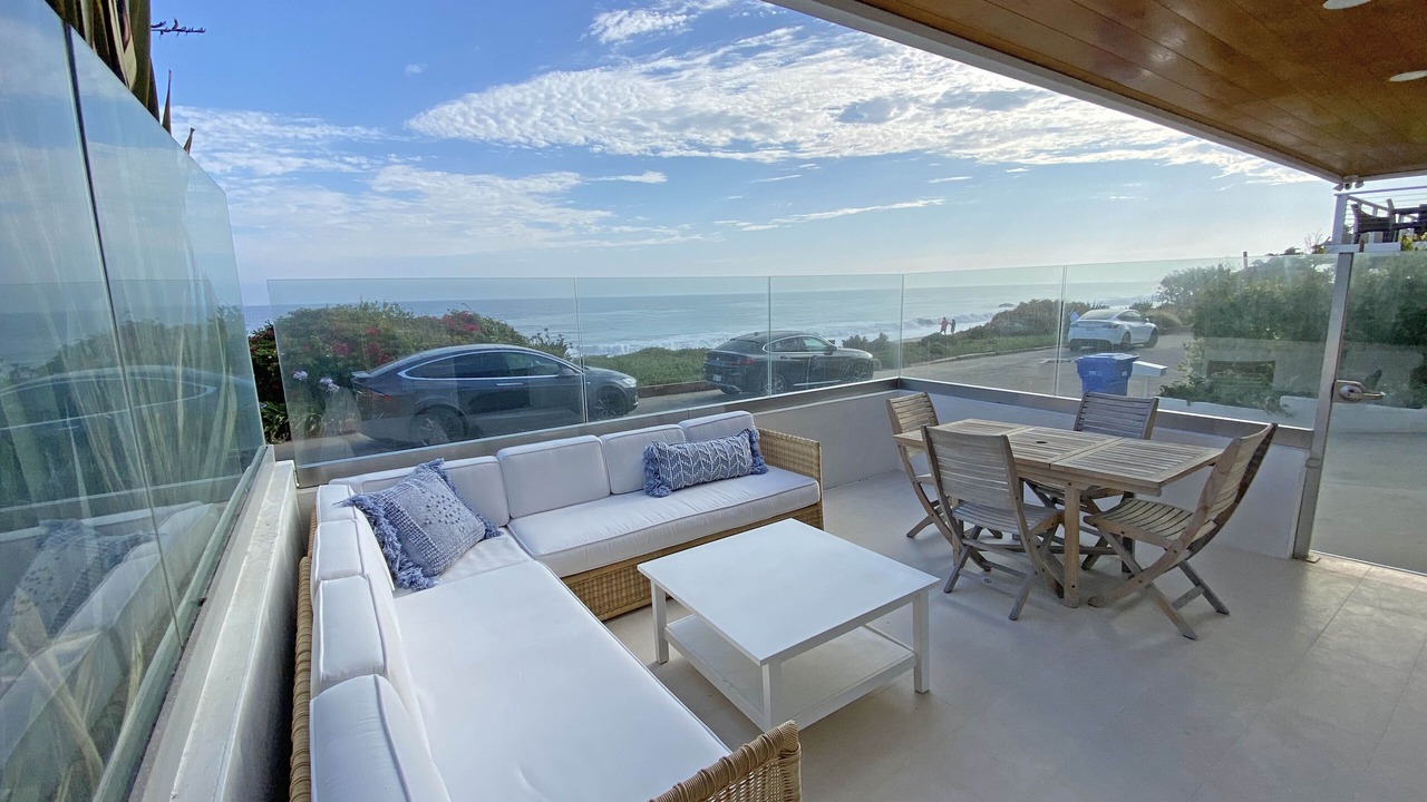 Photo of Livingroom in Western Malibu