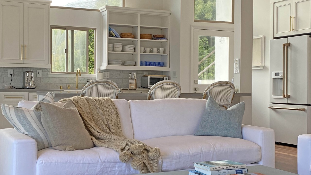Photo of Livingroom in Western Malibu