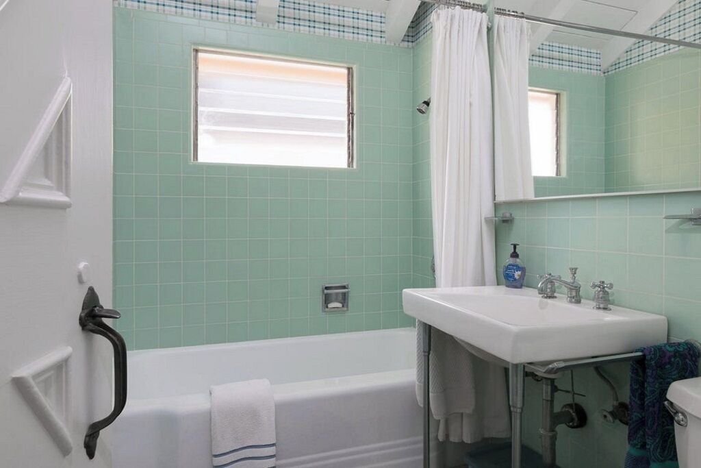 Photo of Bathroom in Carpinteria