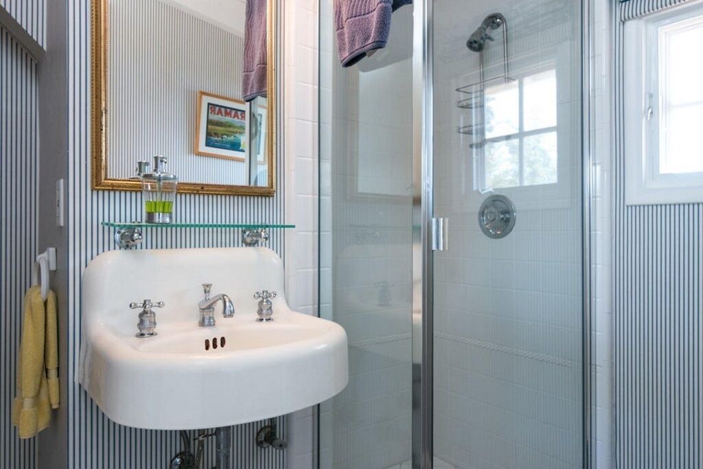 Photo of Bathroom in Carpinteria