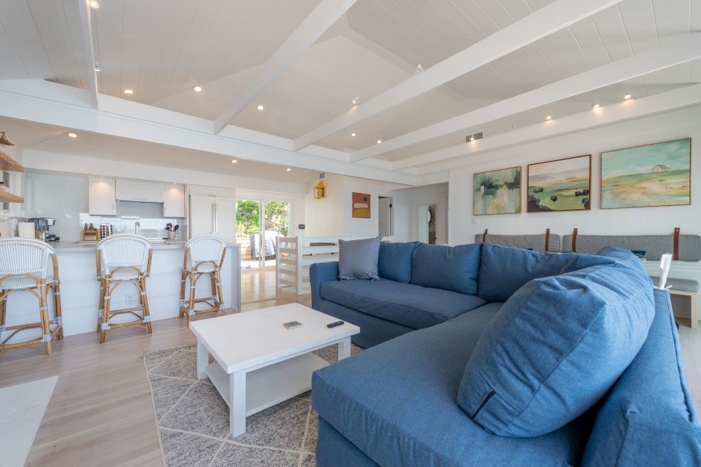 Photo of Livingroom in Central Malibu