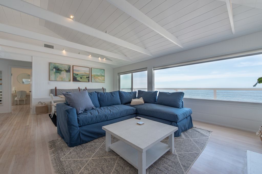 Photo of Livingroom in Central Malibu