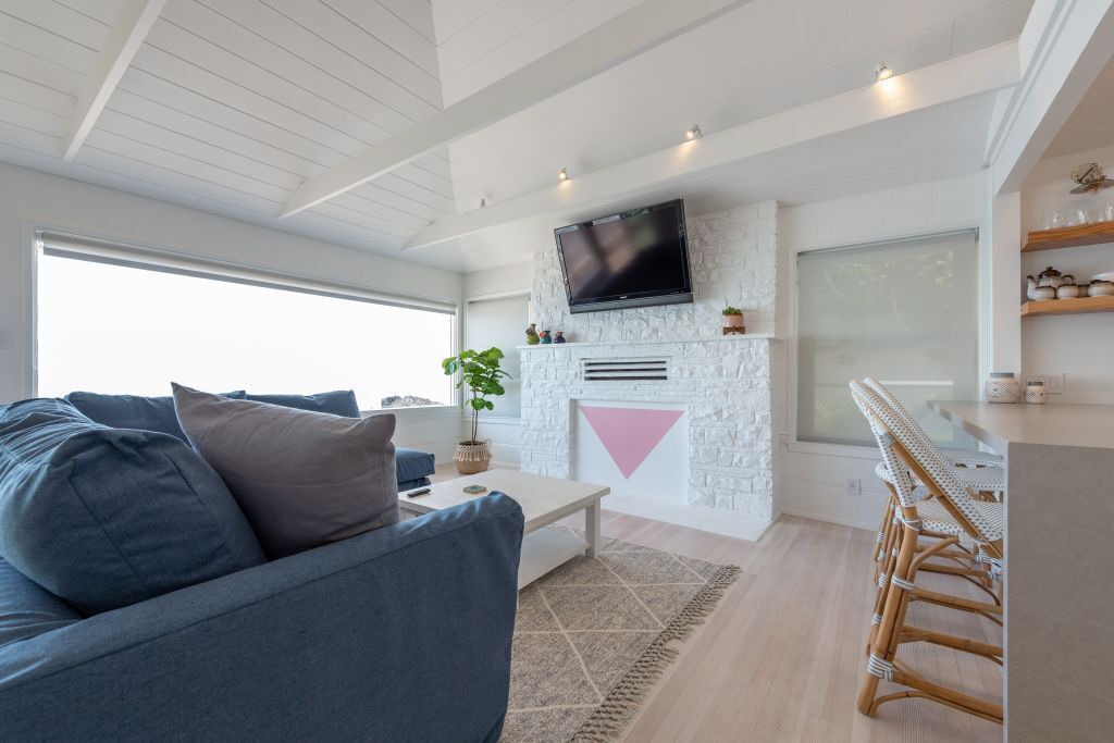 Photo of Livingroom in Central Malibu