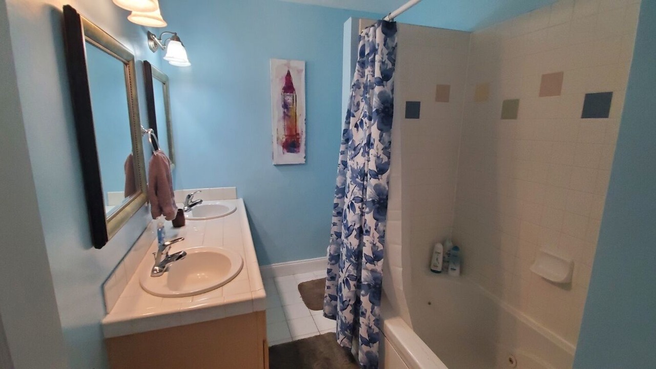 Photo of Bathroom in Harbor