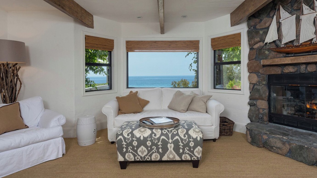 Photo of Livingroom in Central Malibu