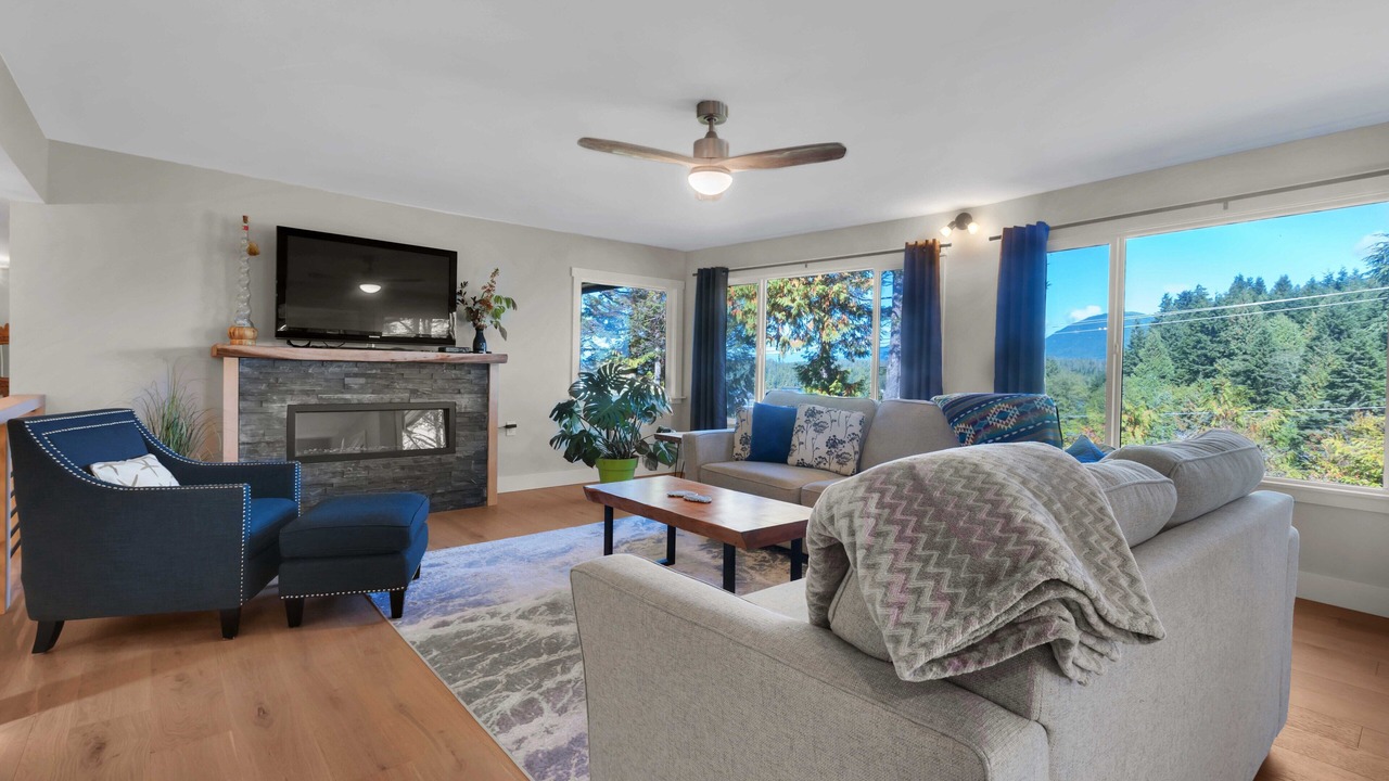 Photo of Livingroom in Ucluelet
